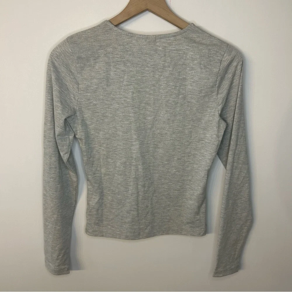 Nelly Women’s Gray Keep It Simple Ls Top, Size Medium